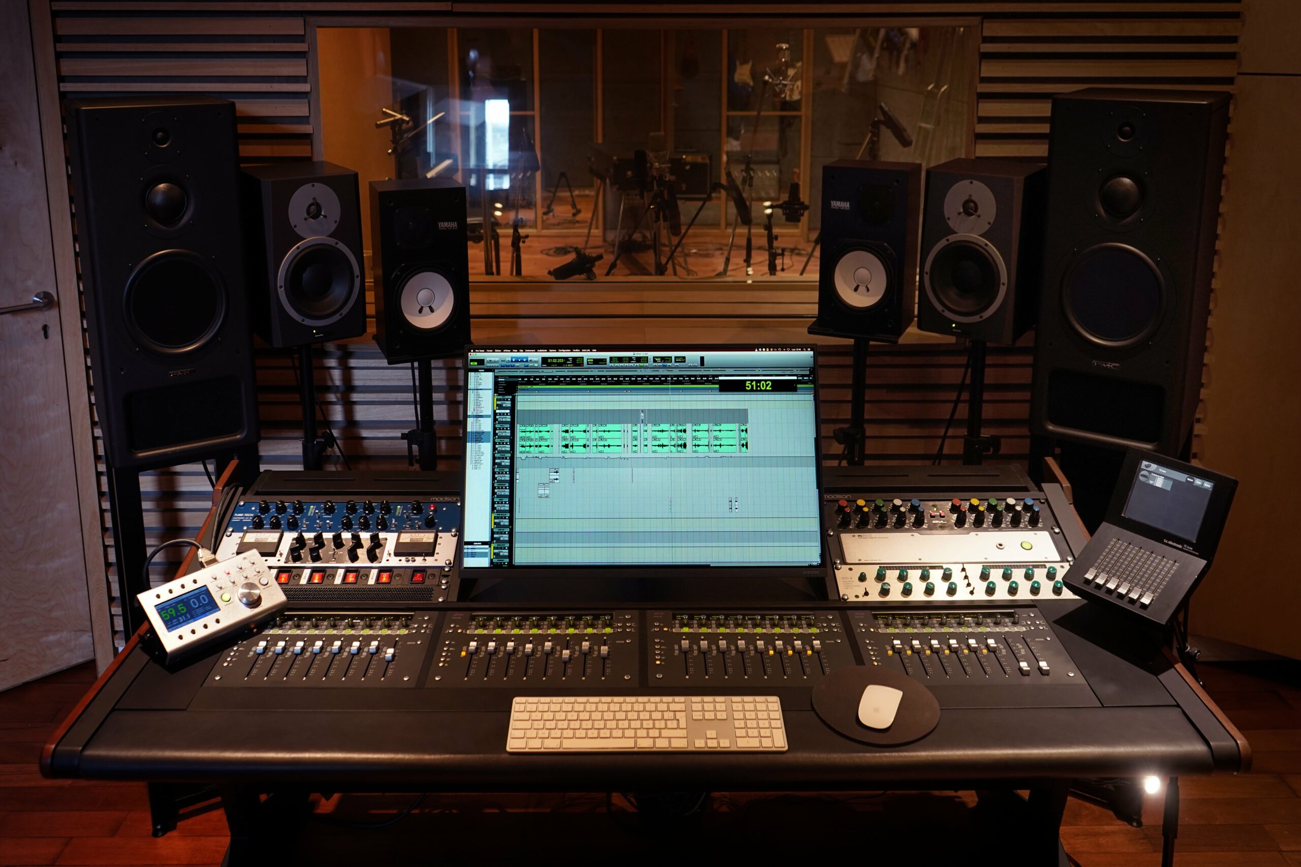 wood-studio-computer